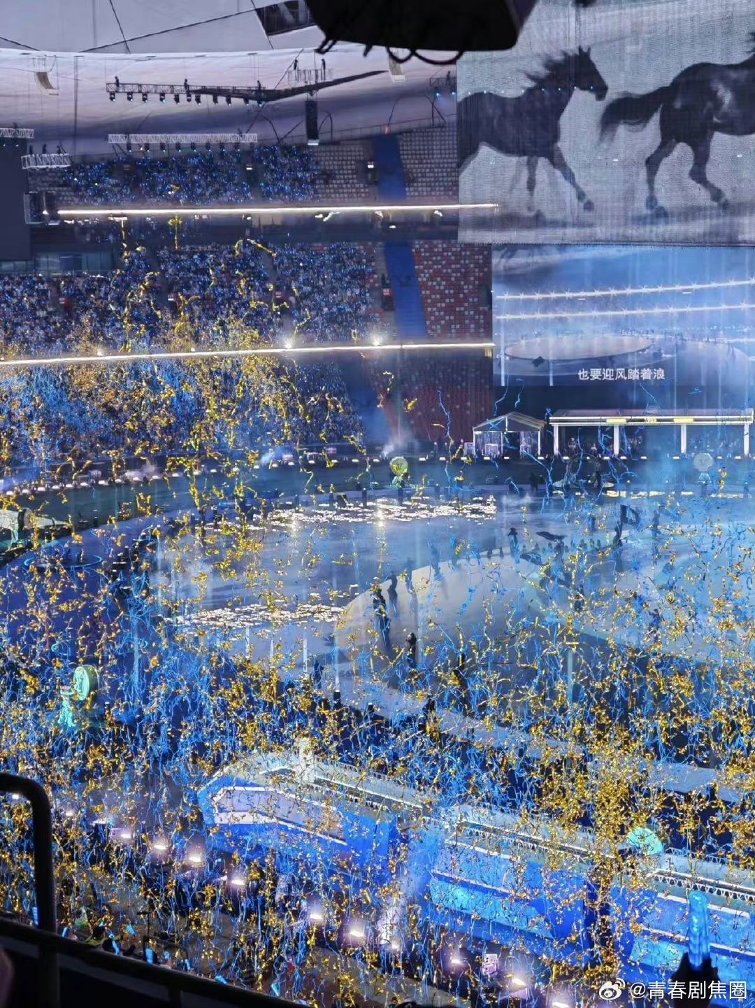 张杰鸟巢演唱会春晚分会场谁看了不说一句张杰把鸟巢装修得太用心，舞台质感堪比春晚分