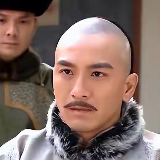 他是康熙的侄子，却比康熙还大十一岁，子嗣达32人，康熙对他们如何？
 
很多人会