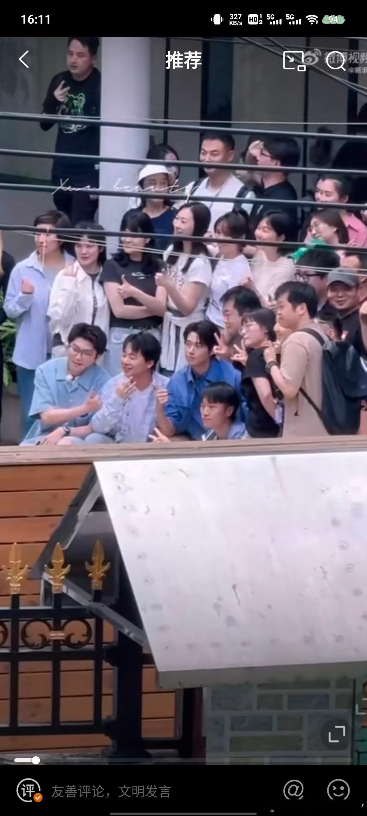 #我们仨录制收官路透# 《我们仨》收官路透来喽[打call]大家在一起拍大合照，