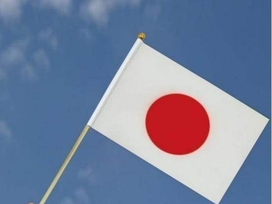 以前咱们客客气气叫一声“日本政府”，如今这四个字被彻底抹掉，换成了杀伤力极强的特