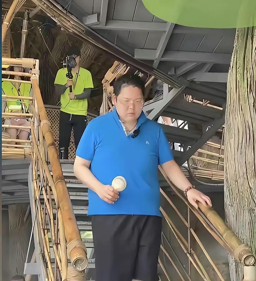向佐在节目里面心疼了向佑几句，还真引来了一大堆网友跟着共情心疼。
 
现在的向佑