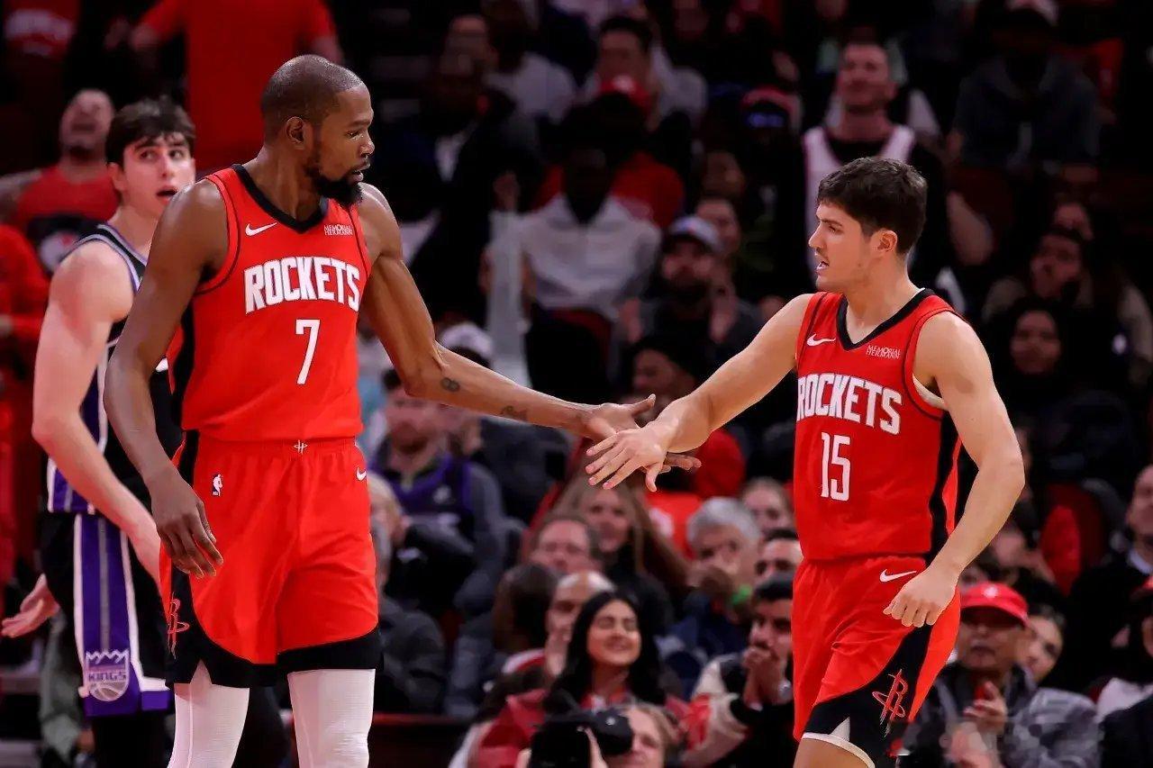 杜兰特多次盛赞谢泼德 火箭后卫赛季高光渐显火箭今日轻取太阳，赛后杜兰特再度公开称