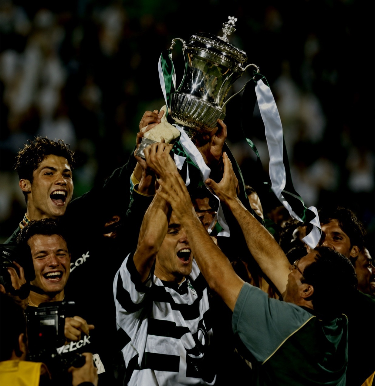 2002年，第一个冠军🏆C罗