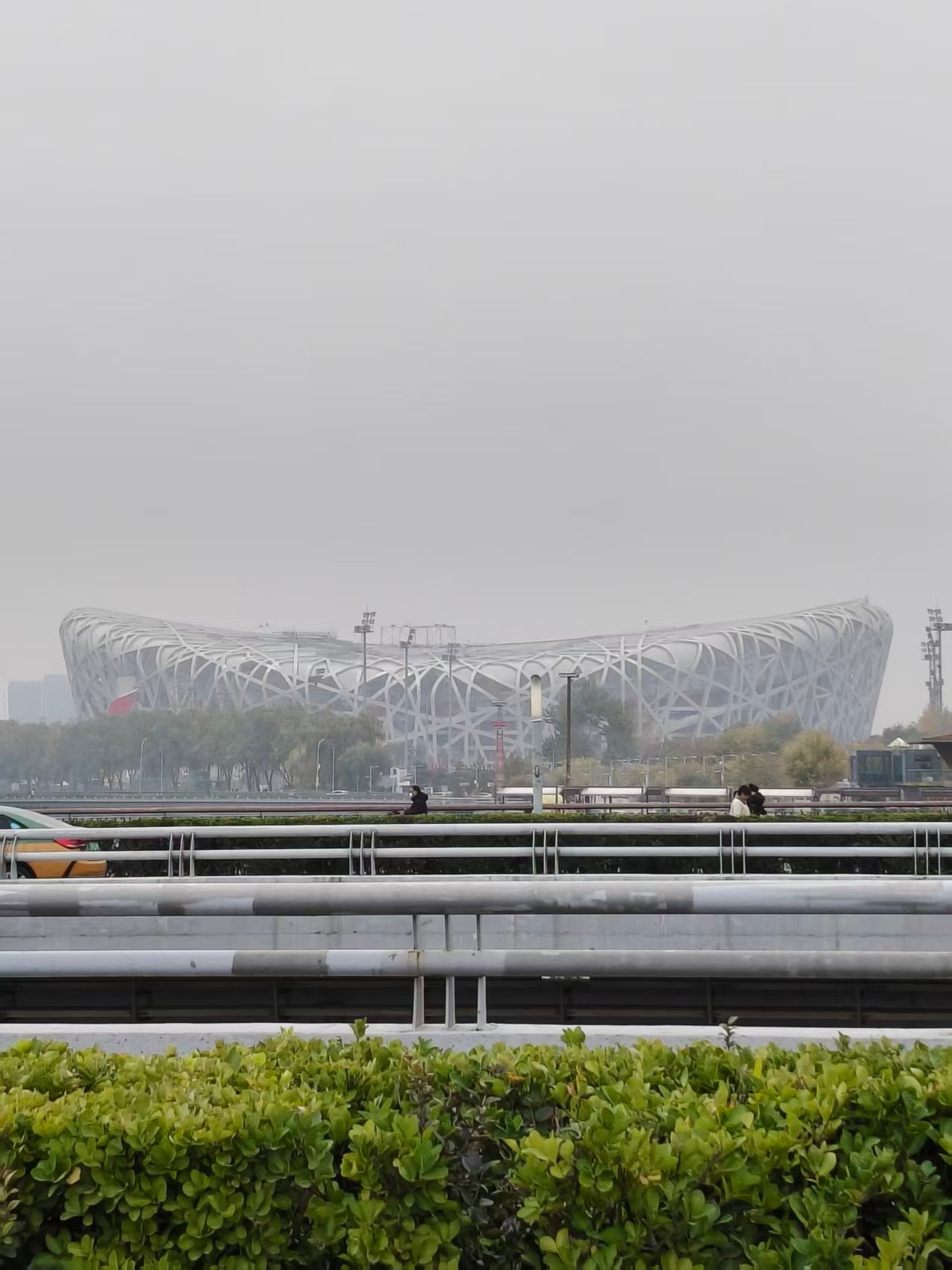 人生不就是这样，经历过一次次考验才能成长；人生不就是这样，哪怕雨雪停靠也要去追寻