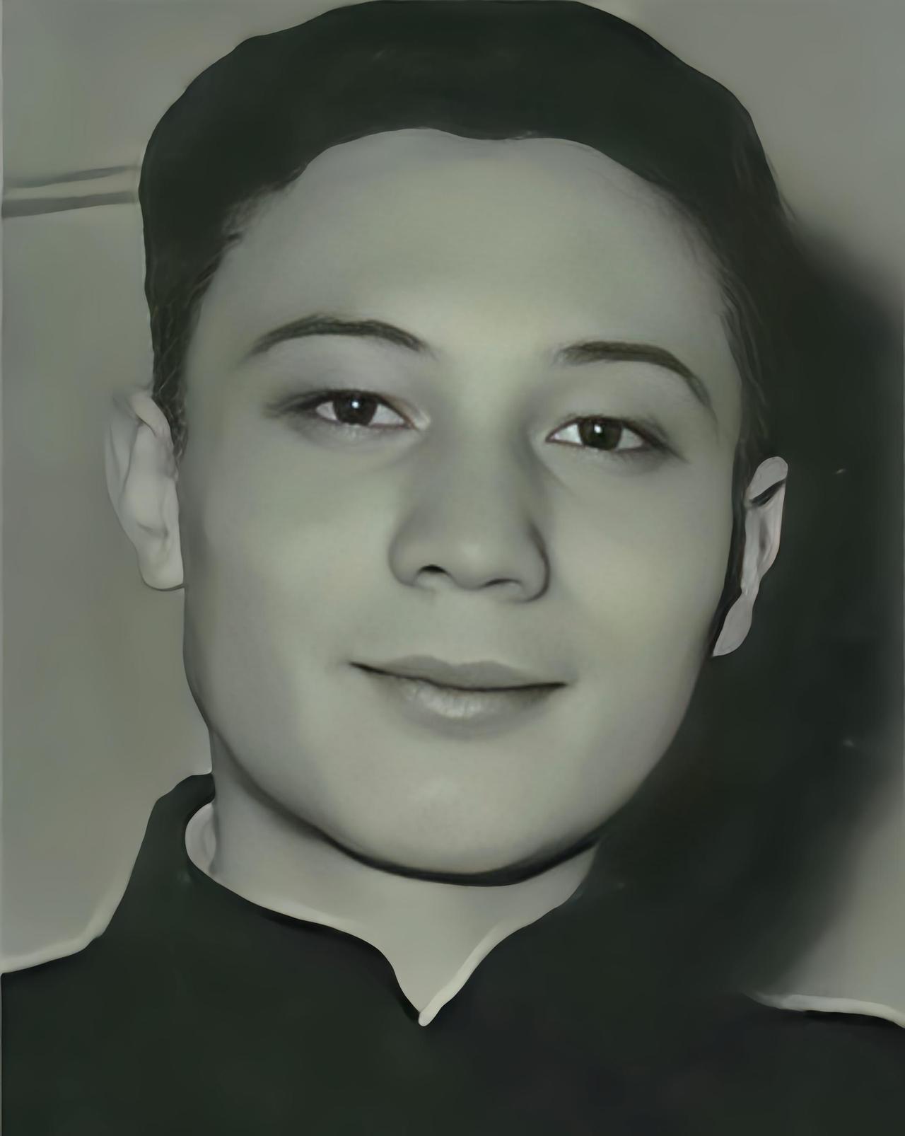 1952年，蒋孝文被抓进警察局，警察问他家长是谁，他没有回答，而是指了墙上蒋介石