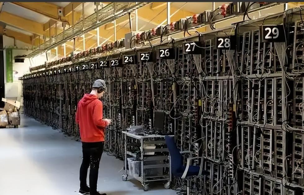 很多人不知道的是，比特币其实永远也挖不完。

比特币这东西的 “永远挖不完”，本