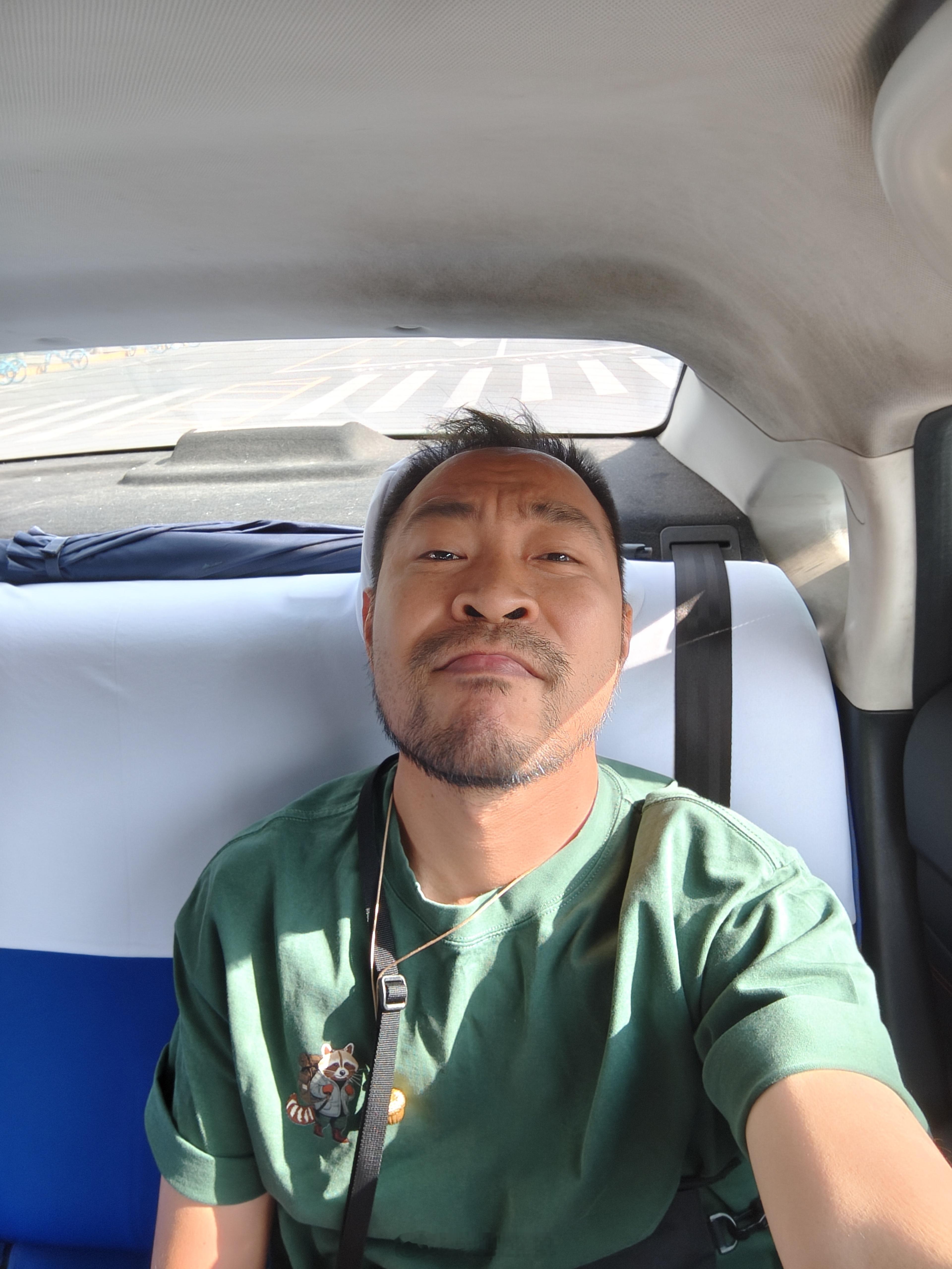 北京车展我真的去了，但没怎么拍照！感觉亏了很多，忙了一天也不知道忙啥！就是累！昏