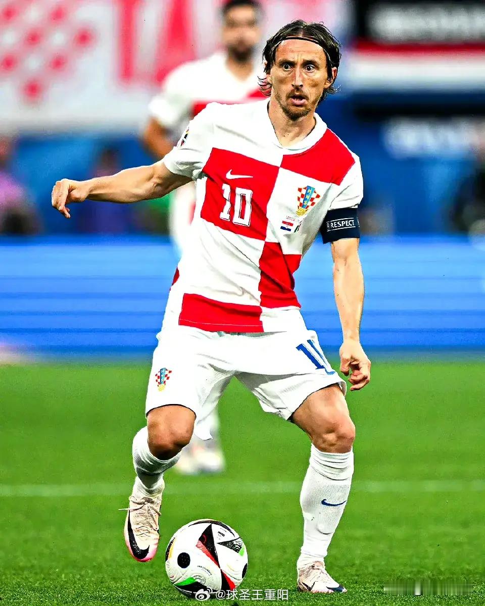 #克罗地亚连续两场遭绝平# 欧洲杯B组，小组赛全部结束，西班牙1-0战胜阿尔巴尼