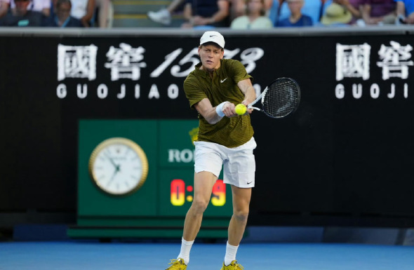 澳网：辛纳6-3拿下首盘，大比分1-0领先德约科维奇