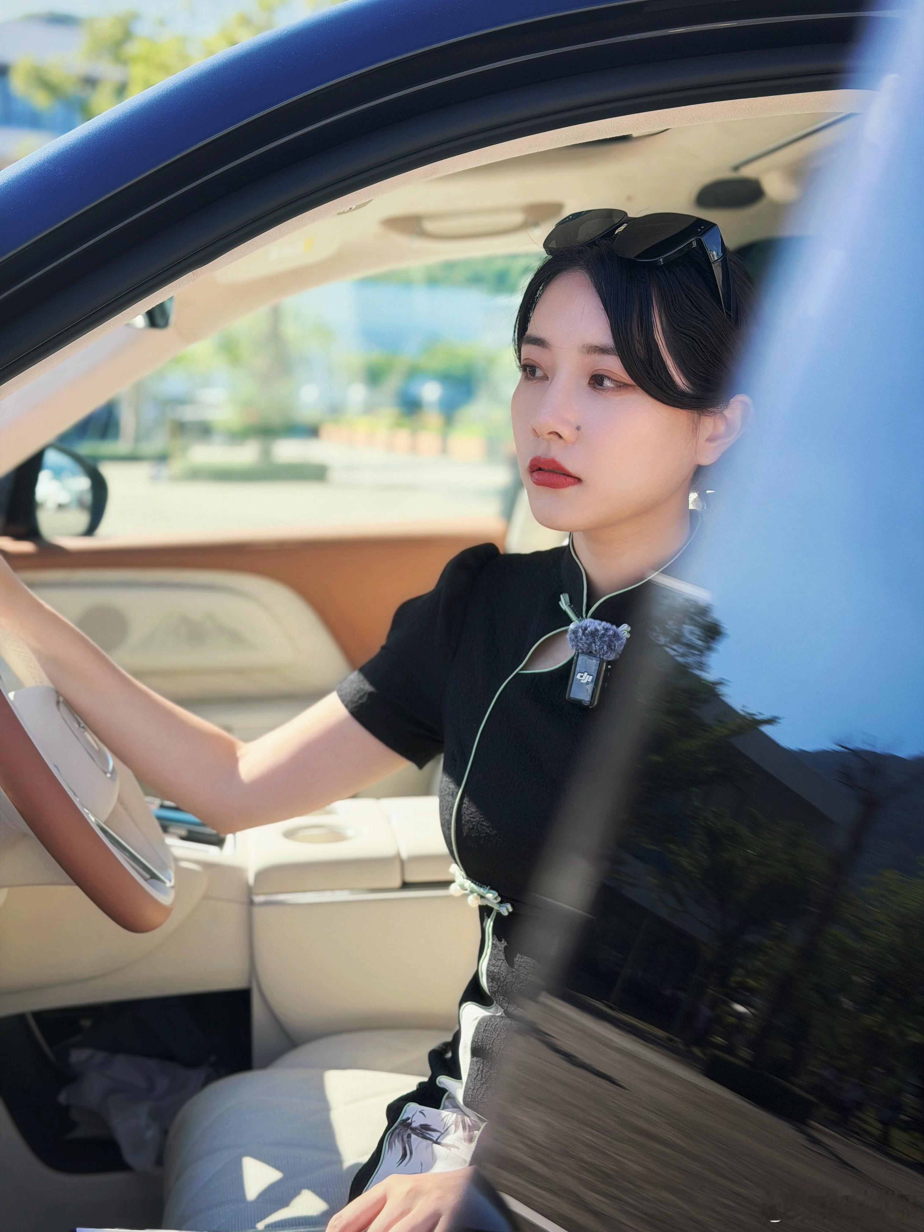 来试岚图泰山啦～提前预告下驾控感受——稳开起来惊喜很多～至于我为什么会被颠座椅下