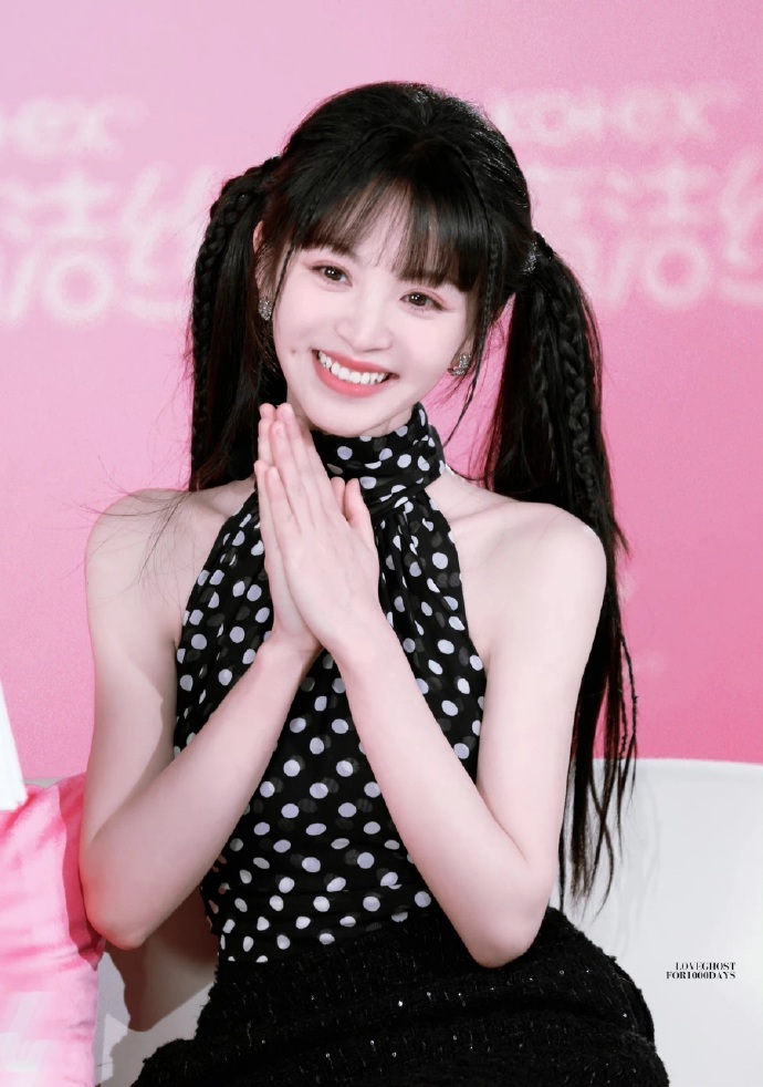 田曦薇双马尾，超级美丽超级漂亮超级可爱[彩虹屁]萌妹拯救世界，小狗一样湿漉漉的大
