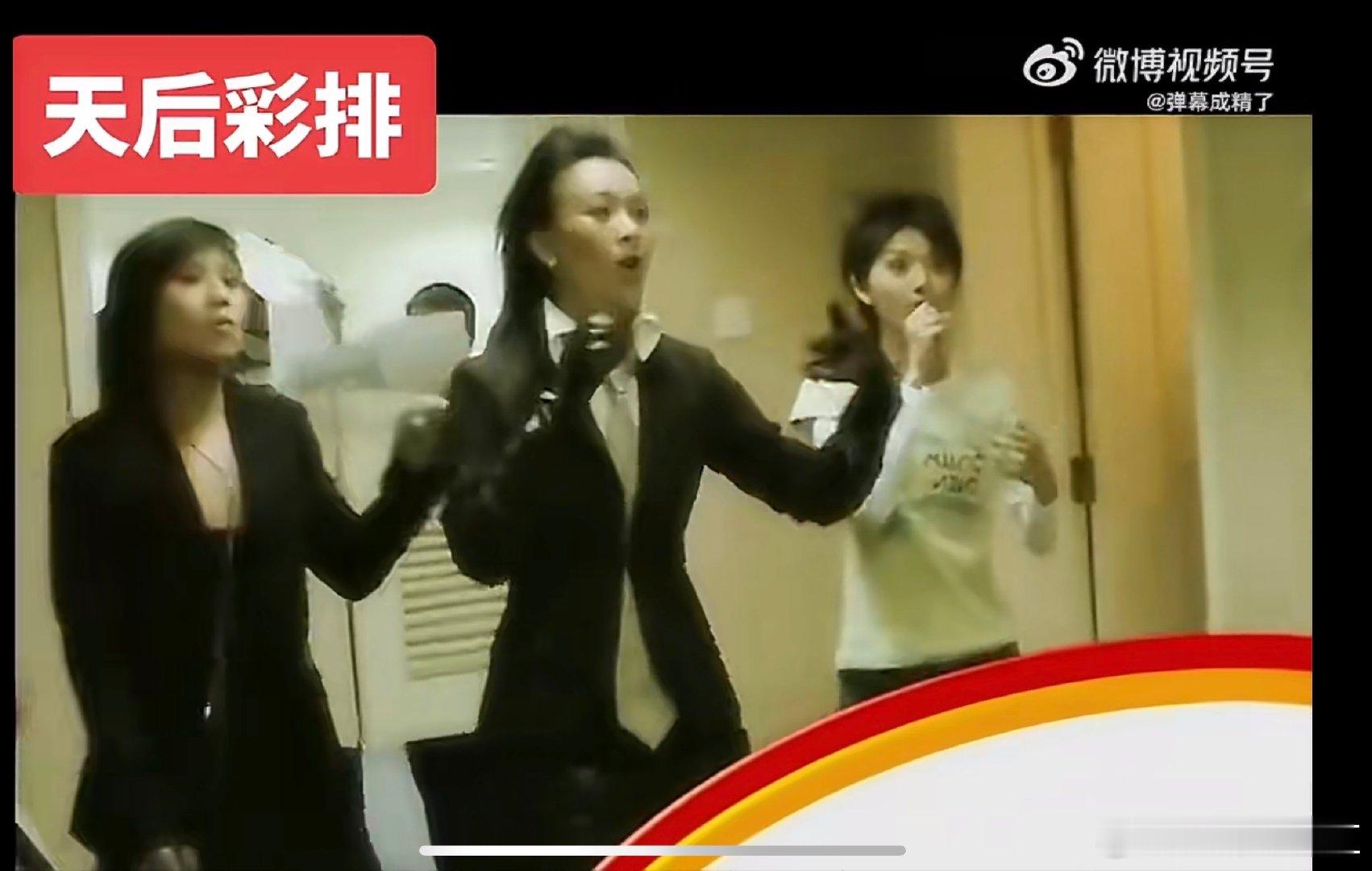 疑似浪姐早期训练室厕所开唱是什么神仙操作！顶级歌手随便哼哼都是顶配现场，太好听了