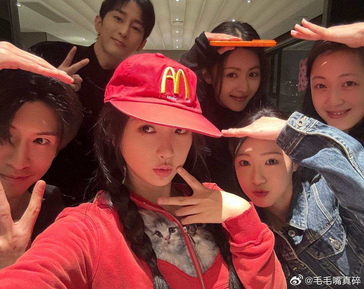 虞书欣新年营业，红红火火