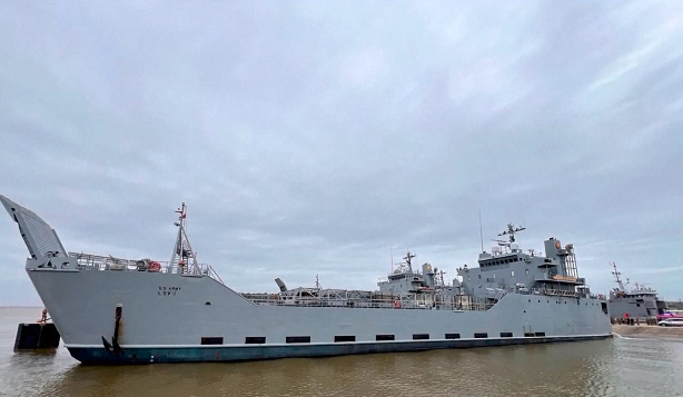 美国总统拜登又宣布将在加沙地带援建码头通过海路提供援助美国一边军援以色列一边援助