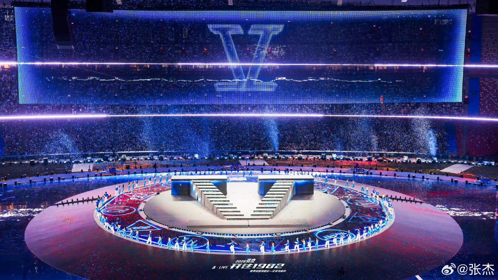 张杰少年中国说给到夯张杰鸟巢全新开唱，把《少年中国说》唱出了滚烫气魄🎤。弦乐裹