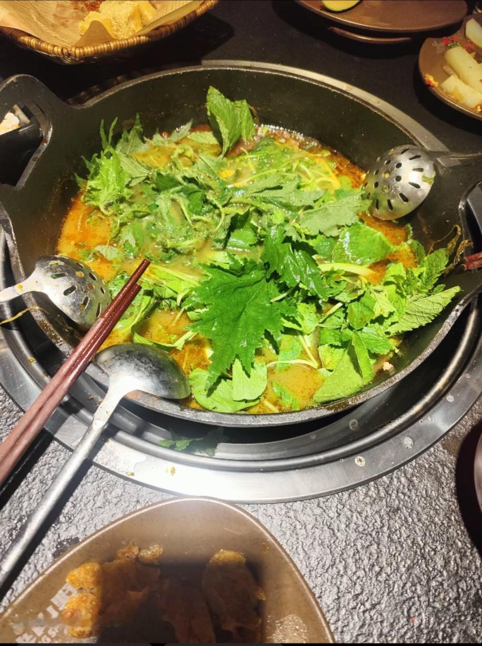 这蔬菜 瞧着有点眼熟？！吃的时候的还有点刺嘴巴！你们有谁认识，或吃过这蔬菜的吗？