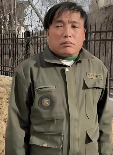 2008年，宋小宝拜访师傅赵本山时说：“你能不能收我一个朋友为徒？他有极高的喜剧