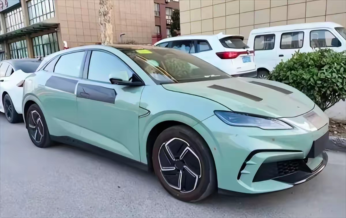 海豹06 GT实车曝光：定位两厢运动车型，车身尺寸为4630/1880/1490