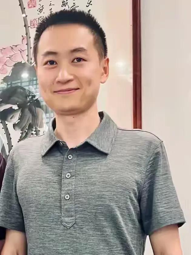 6月10号，方明照常起飞训练。这一次，他没回来。他是海军上校，安徽庐江人，200