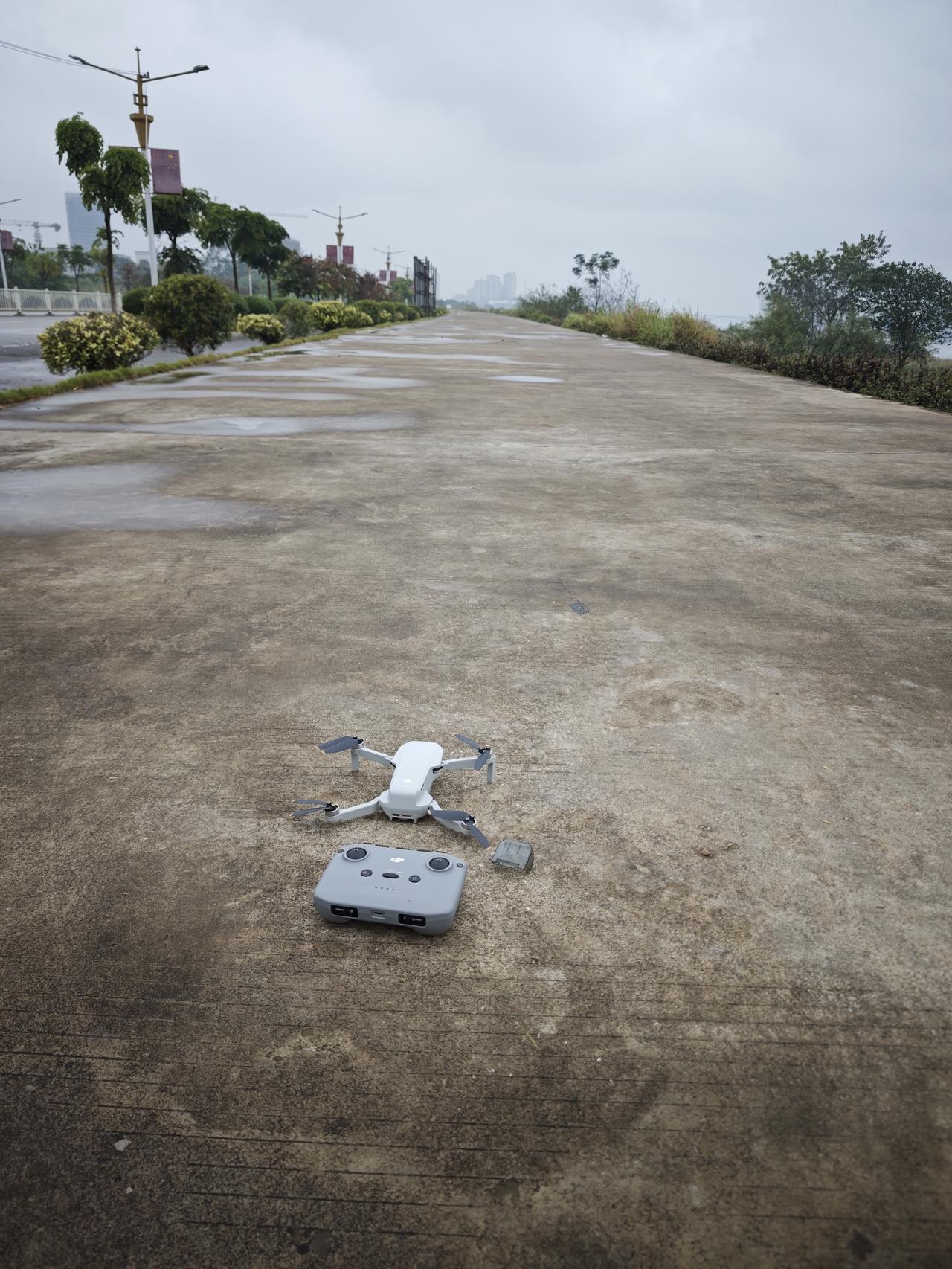 买了一个1499的大疆无人机mini 4k，支持4K视频、最长距离10公里、31