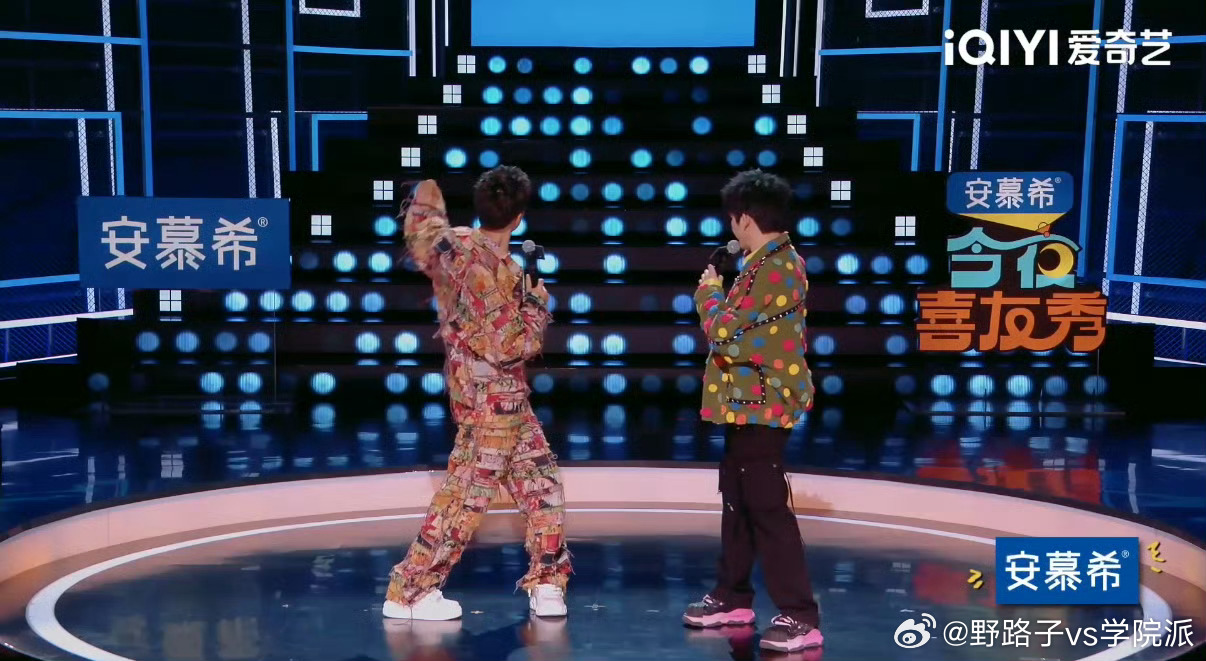 大张伟拒绝付航微信申请介绍吴昕时，俩人一本正经夸嘉宾专业、不插嘴。结果付航当场碎