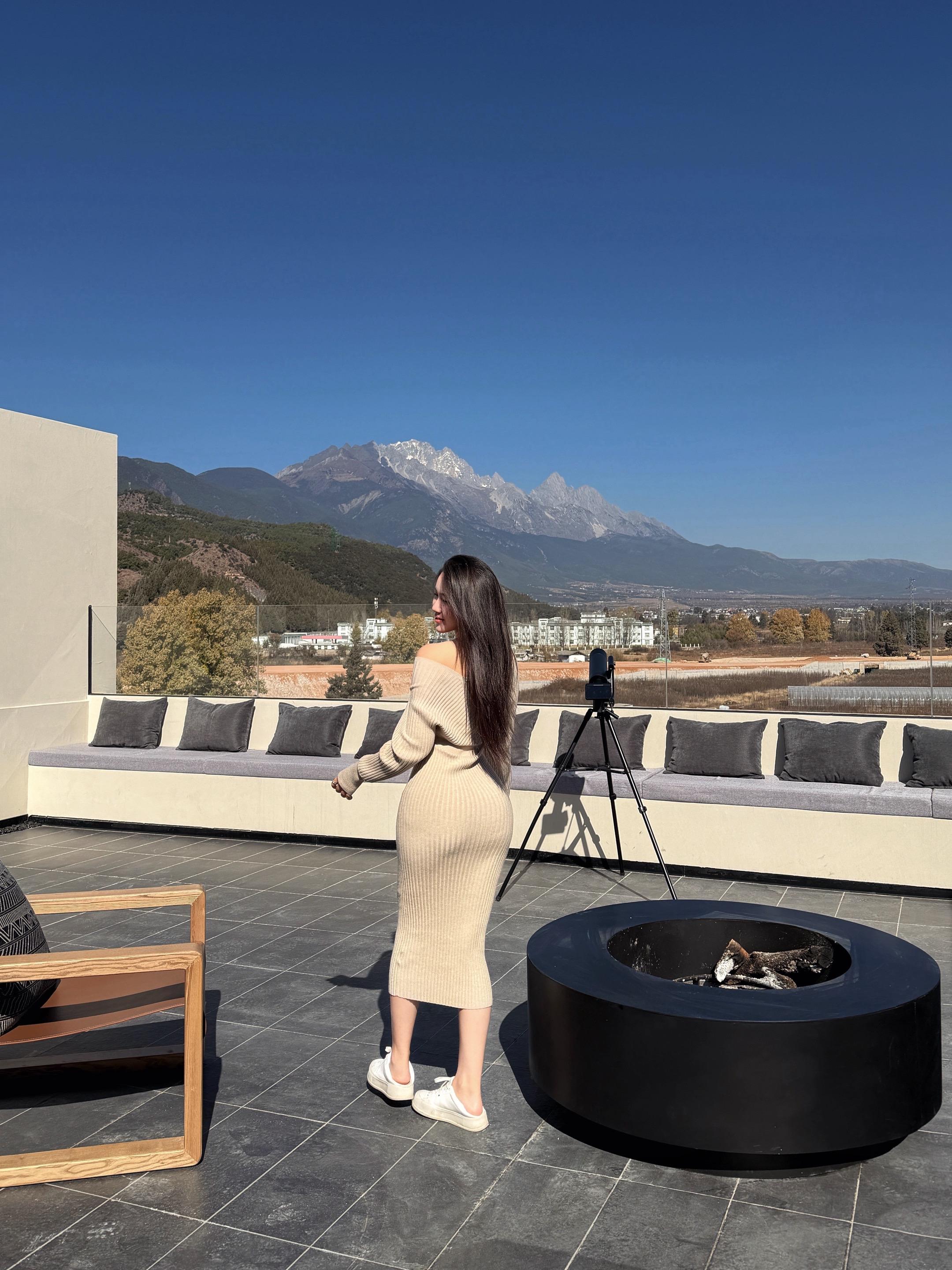 开窗就能拥抱雪山的酒店谁能拒绝 🏔️