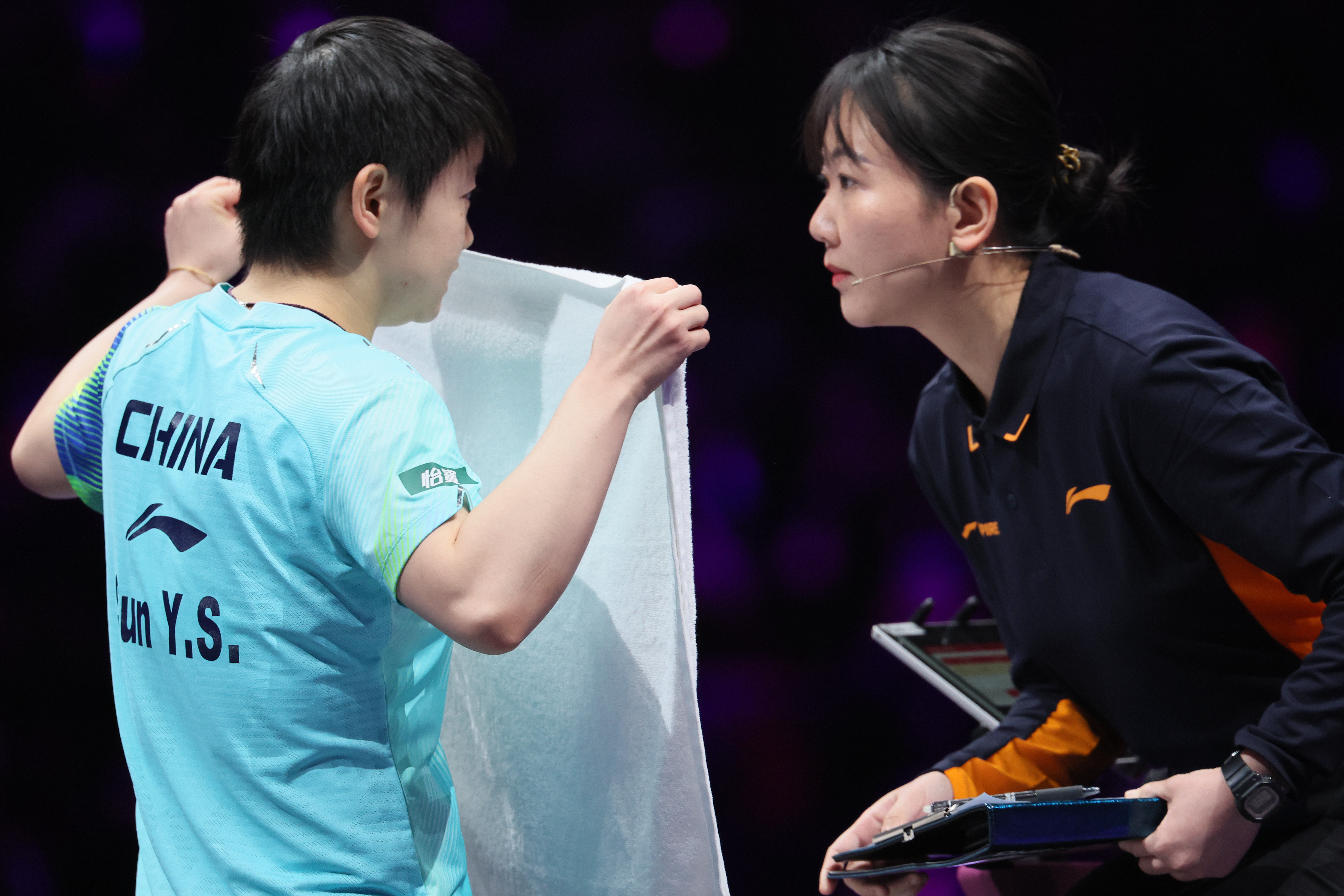 宝宝你这样子和别人讲话把我萌晕了呢🥺 