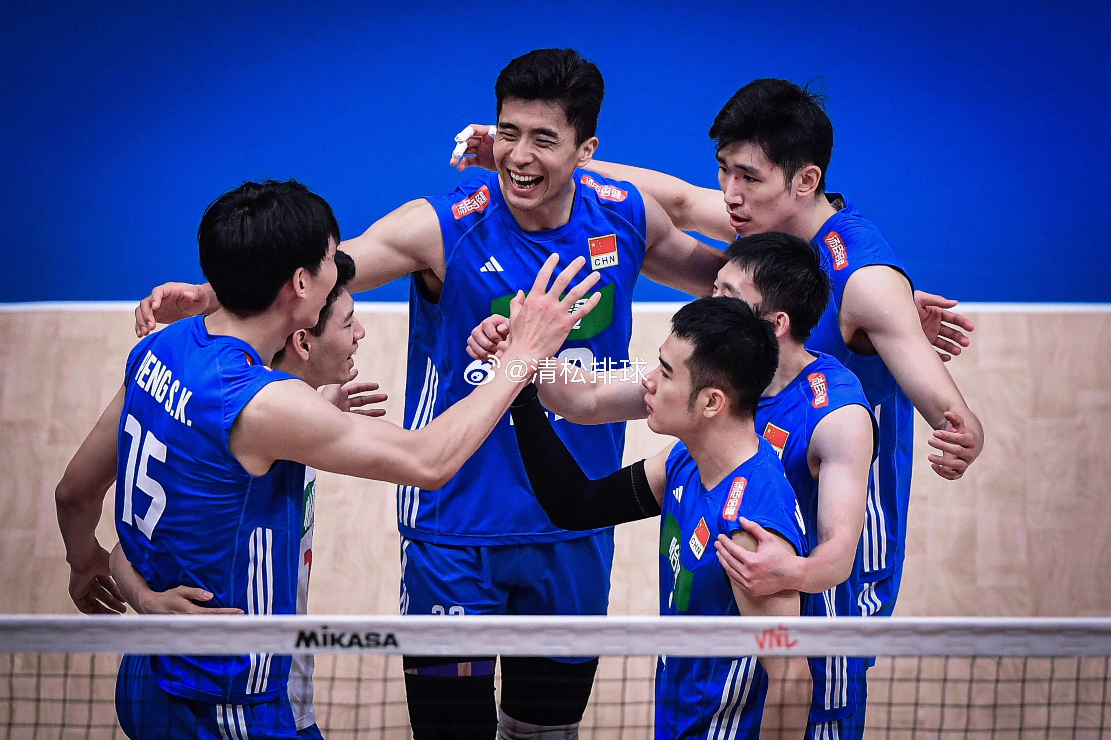 中国男排1-3加拿大男排中国男排个人得分：张景胤：25分（42扣24中2失误2被