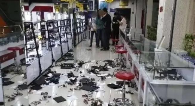 2023年，湖南长沙，一房东见租客生意好，一路将房租涨到了16万！租客实在负担不