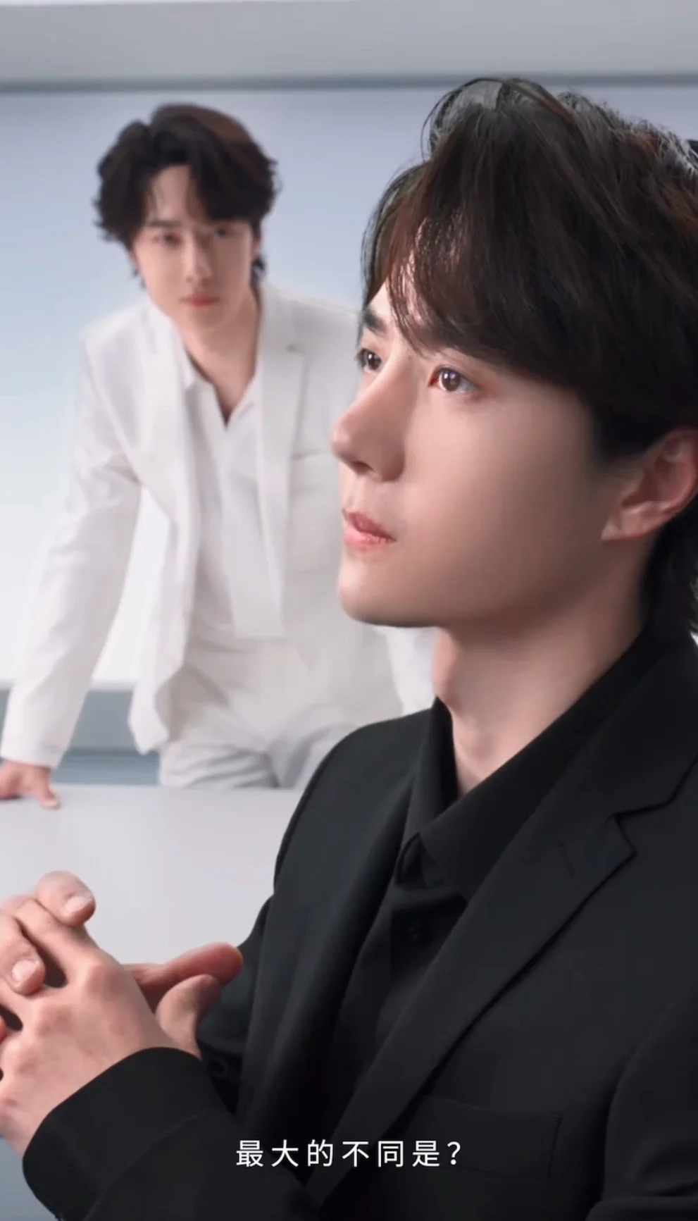 双面王总：我怎么这么帅啊！