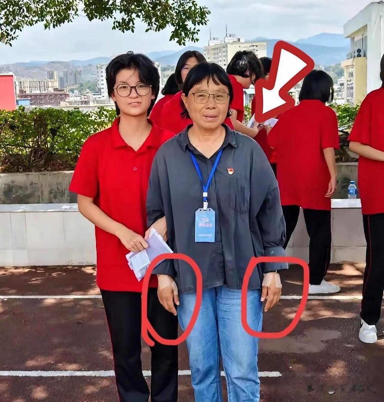 寒门学子要触摸顶级名校的天花板，需要跨越的不仅是个人努力，还有千千万万的结构化不