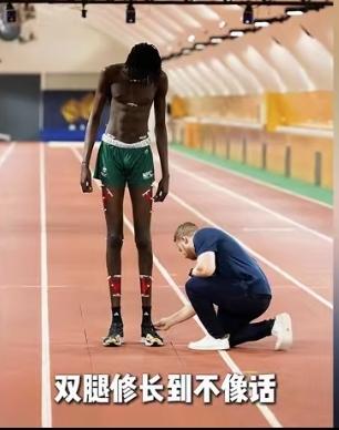 文班亚马有对手了，澳洲新人18岁已经长到229了，预估最终可以长到235，站在篮