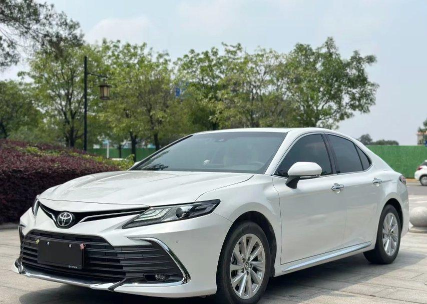 分享丰田凯美瑞混动版的两个用车小技巧：
开过丰田凯美瑞混动版新车的都有感触，这个