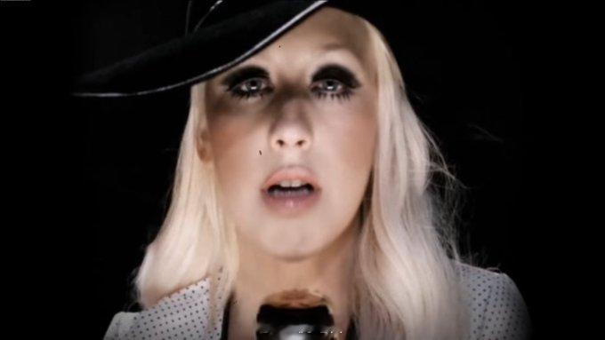 Maroon5 15年前，Maroon 5与Christina Aguilera