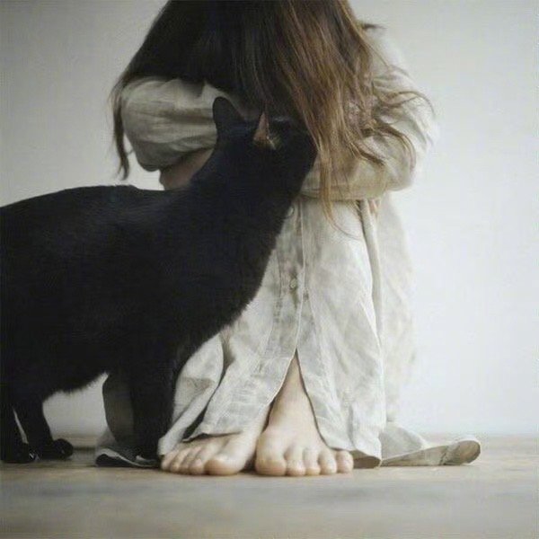 爱发脾气的人，其实都是对自己特别不满，却在潜意识的支配之下，投射到别人身上的人。