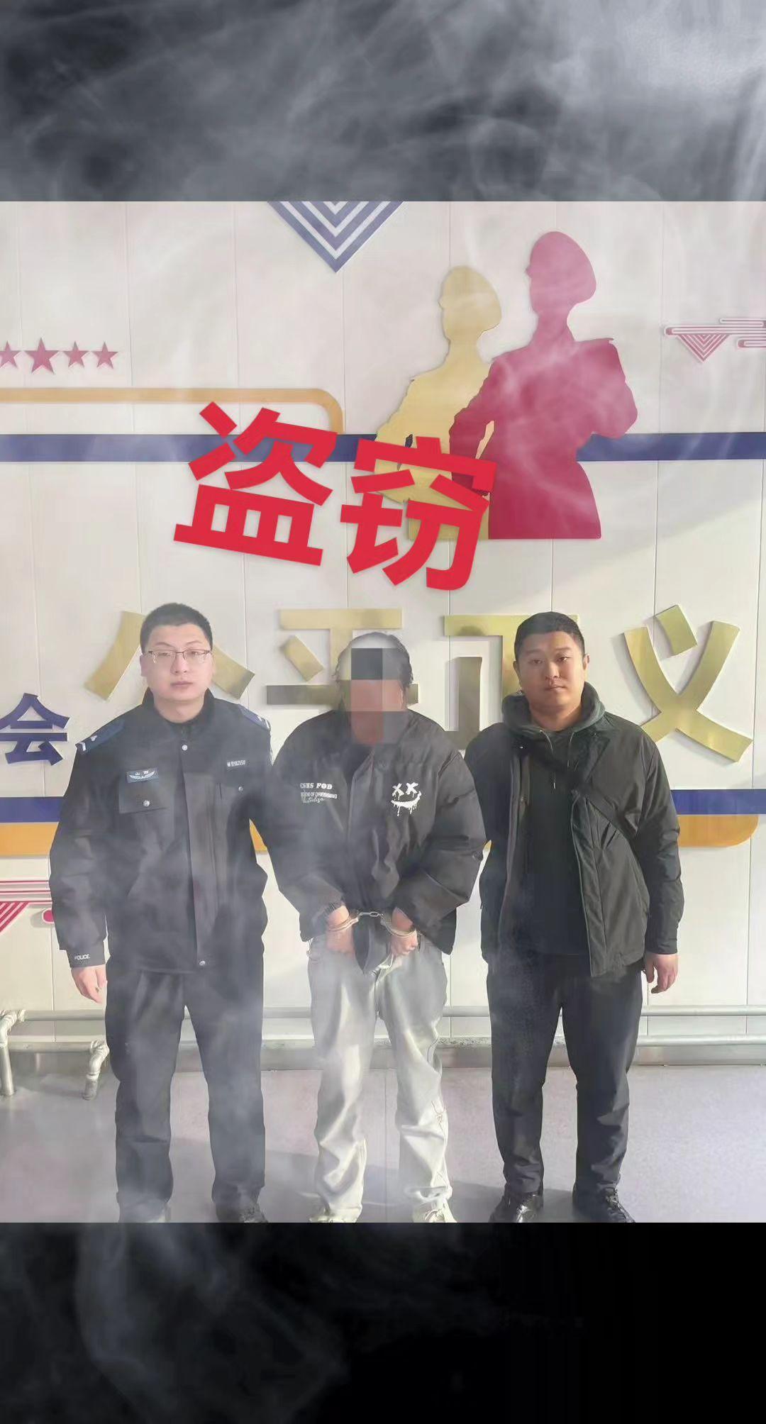 近日，分局刑警大队二中队接到群众报警称：在辖区某电竞网吧，有人偷走一台电脑主机，