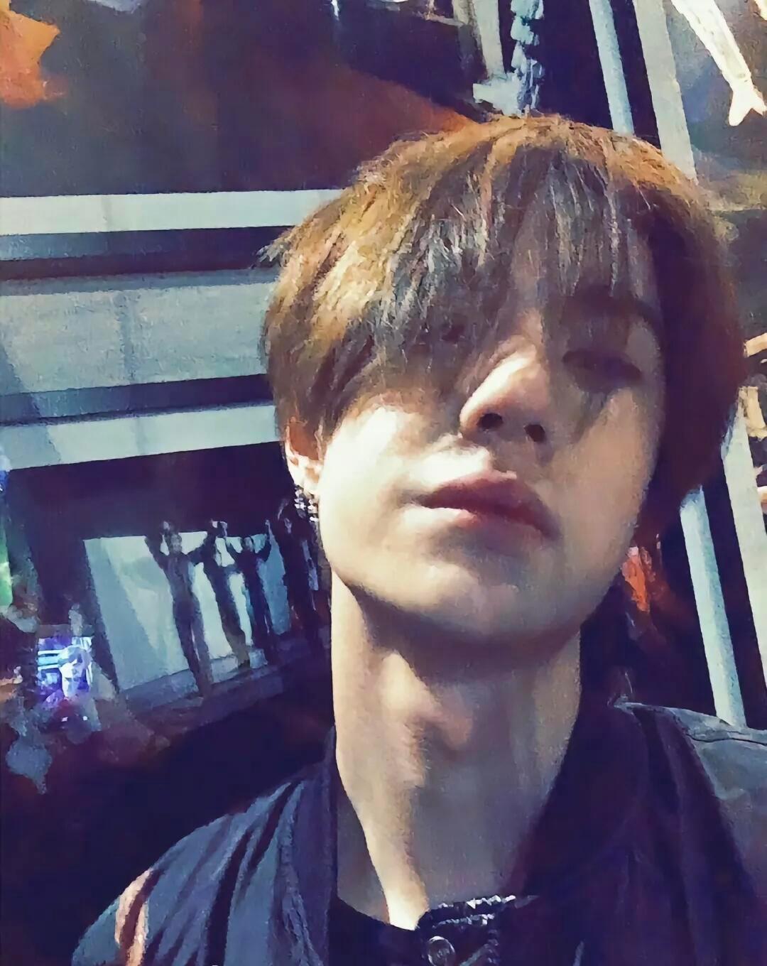 王一博早期帅麻了王一博会不会每天被自己帅醒