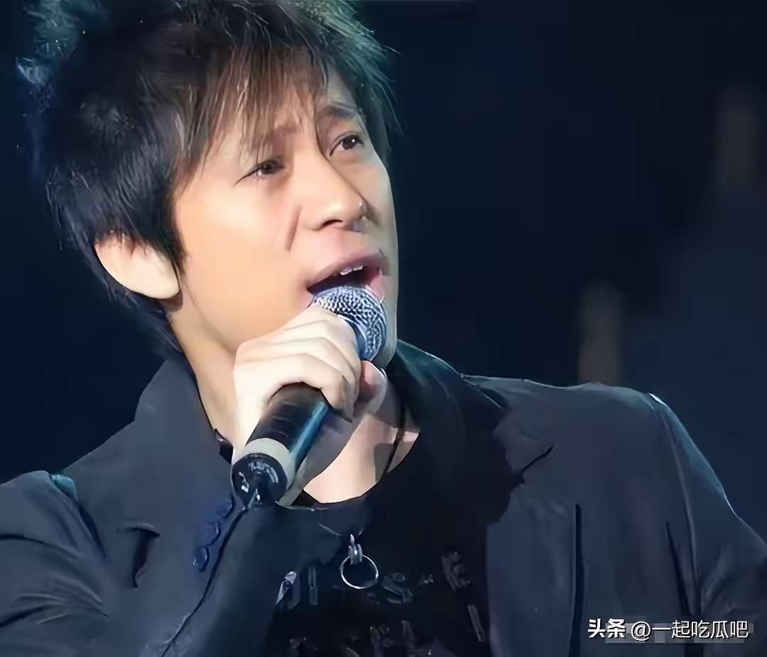 解晓东
年少时我最喜爱的歌手
当年他和蔡国庆、那英等人都红极一时
一曲《今儿个老