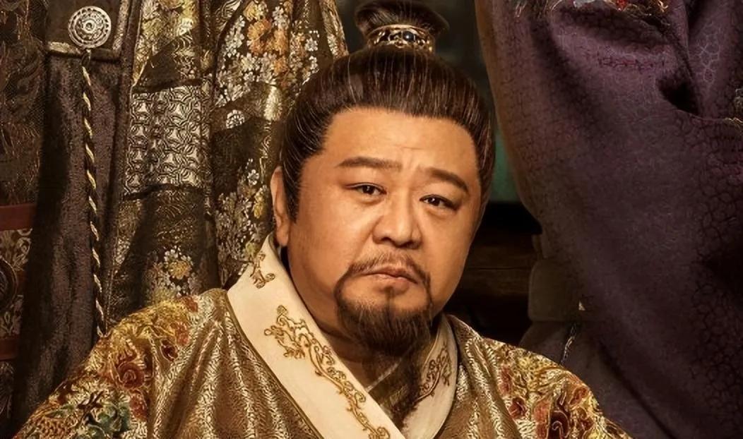 永乐年间，有一次朱棣率儿子们去谒拜孝陵。大儿子朱高炽体肥腿瘸，走路得两个太监夹着