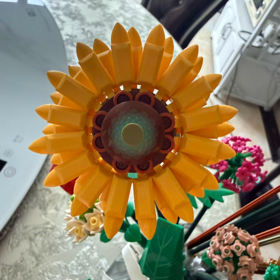 把所有向阳的温柔，凑成一组向日葵九宫格🌻心向暖阳，日子便永远明亮。 