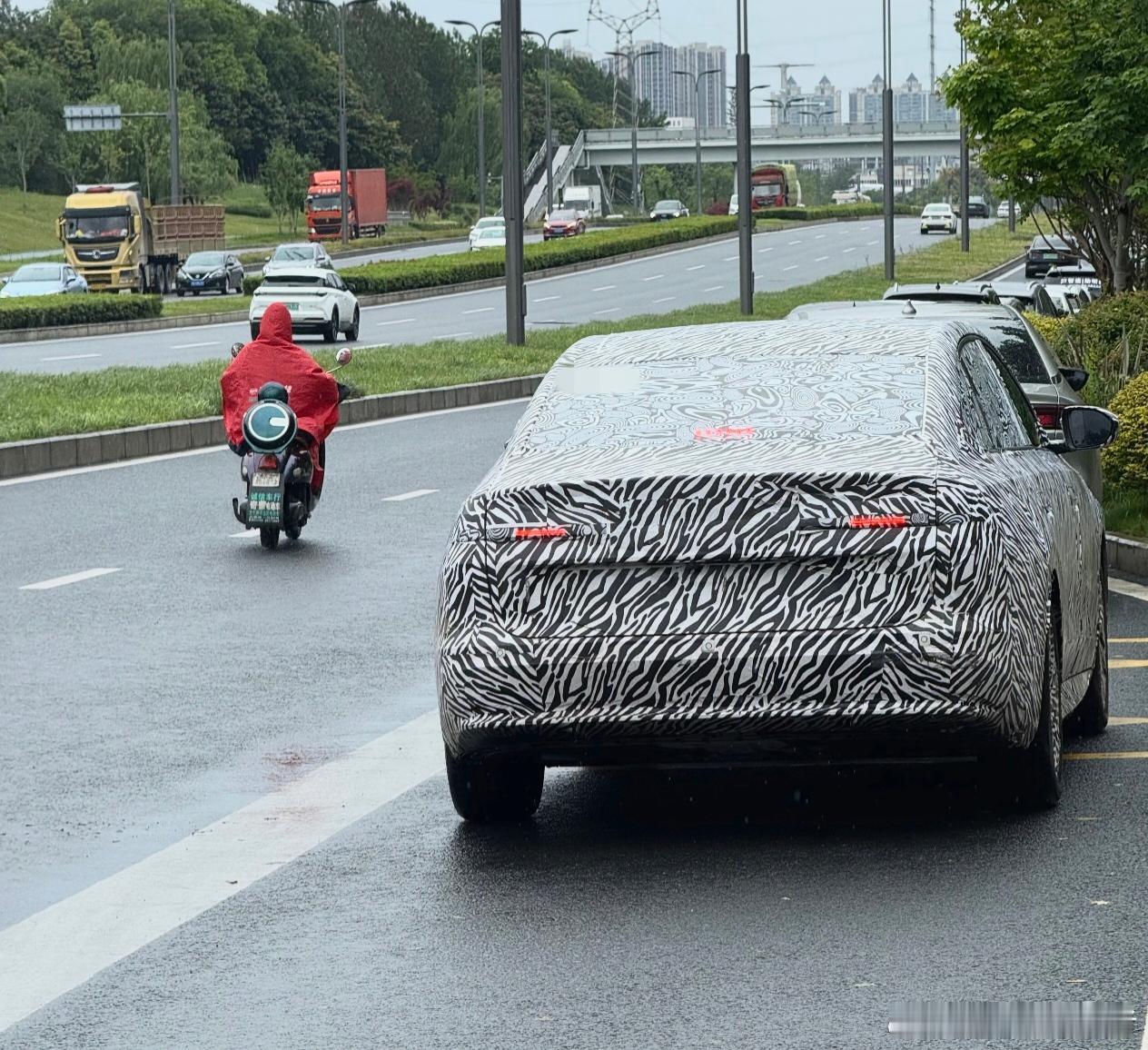 感谢网友的分享，大家看看这是什么品牌的哪款车型？大v聊车