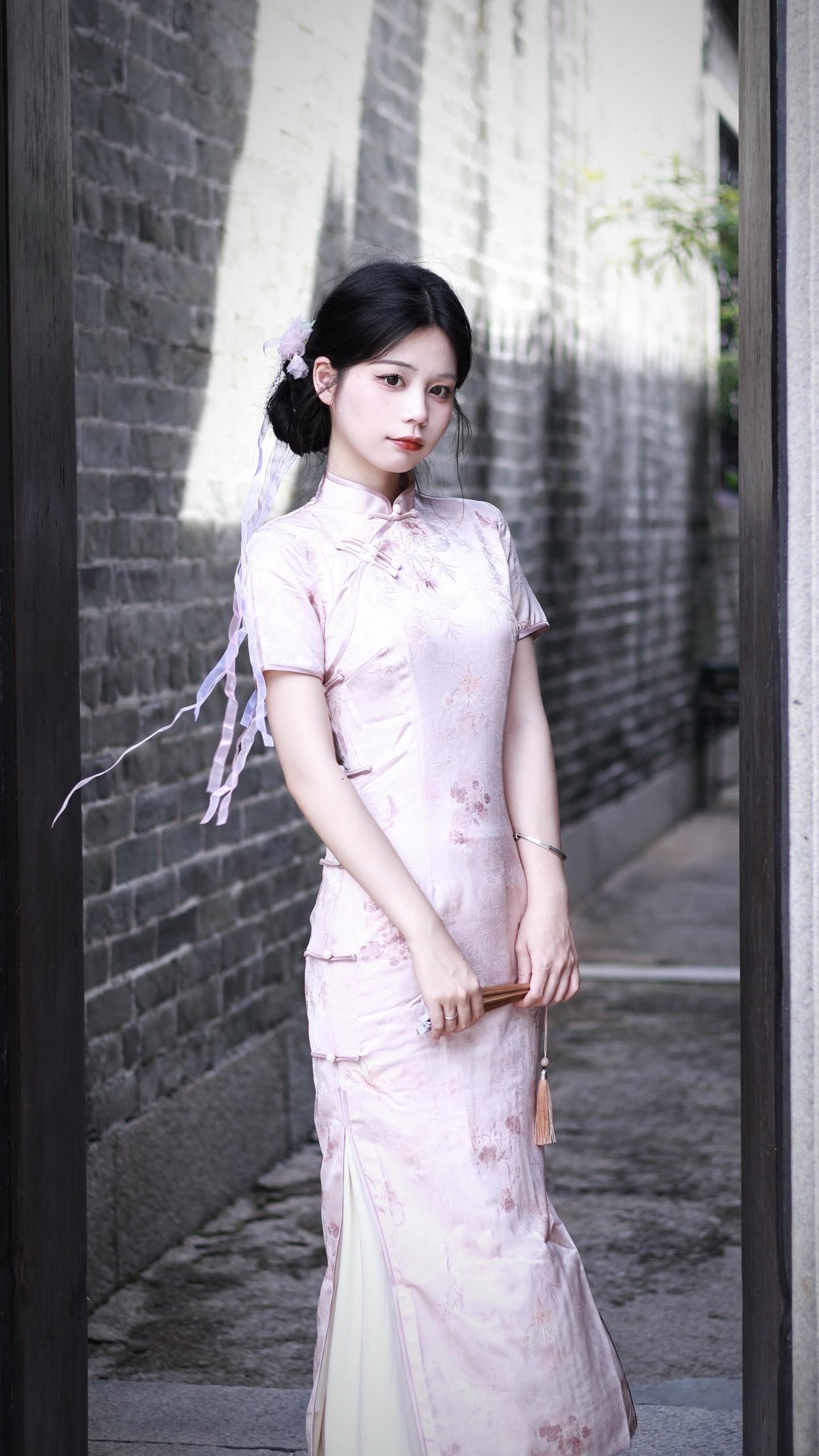 连雨不知春去，一晴方觉夏深。