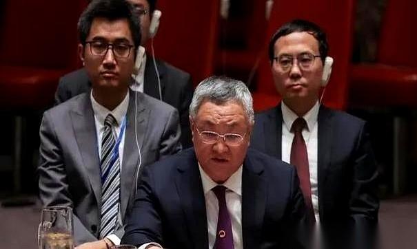 联合国安理会，镜头对准了傅聪。
所有人都以为，接下来的发言会是老剧本。他果然先开