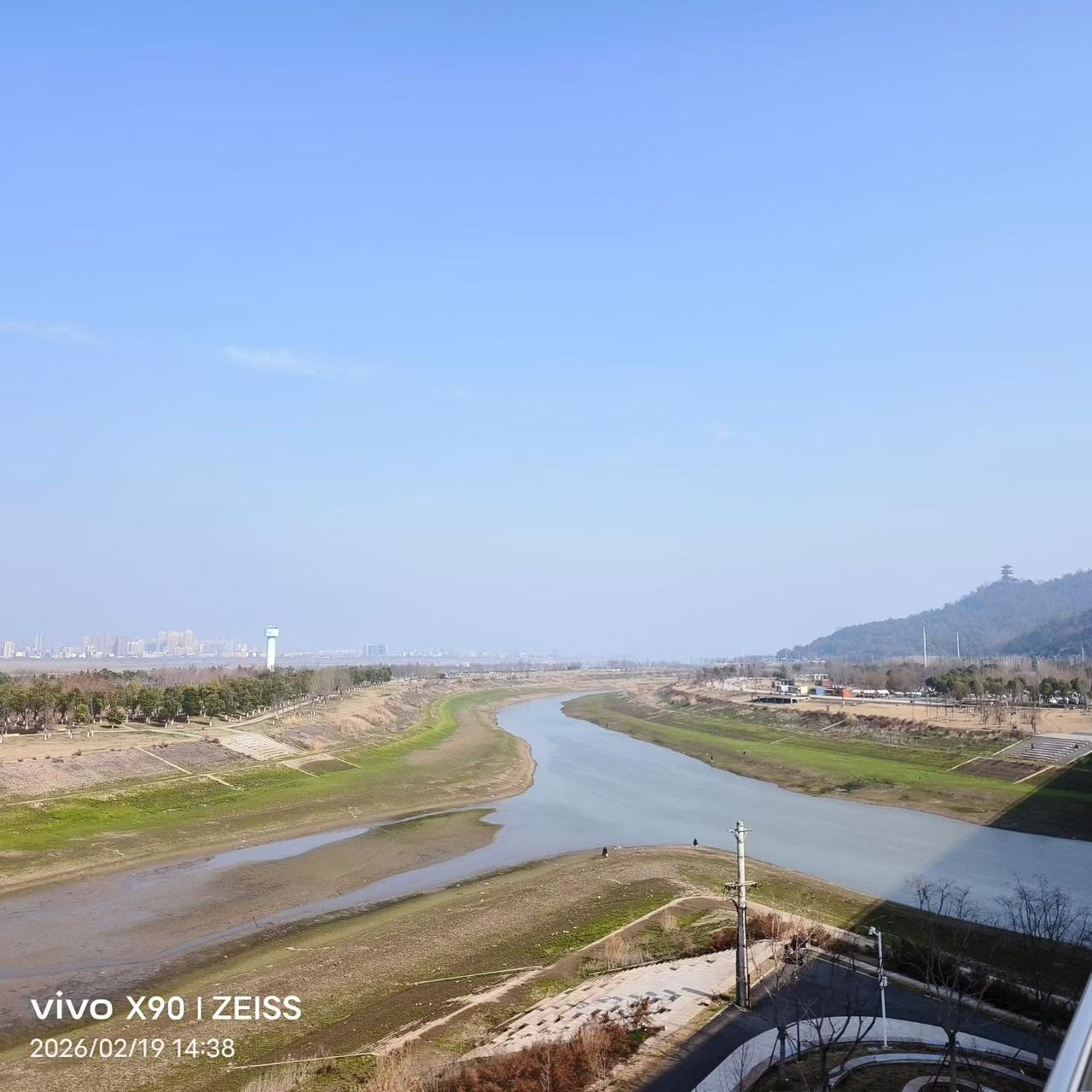 据说伊朗有神秘大杀器，到不得已时会展露头角。警告美国以色列不要太过嚣张跋扈，欺人