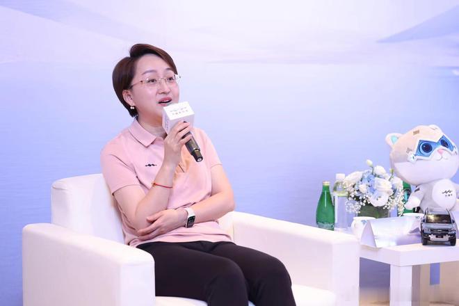 比亚迪方程豹品牌举行了年终沟通会，方程豹品牌总经理熊甜波宣布品牌成立一周年之际发