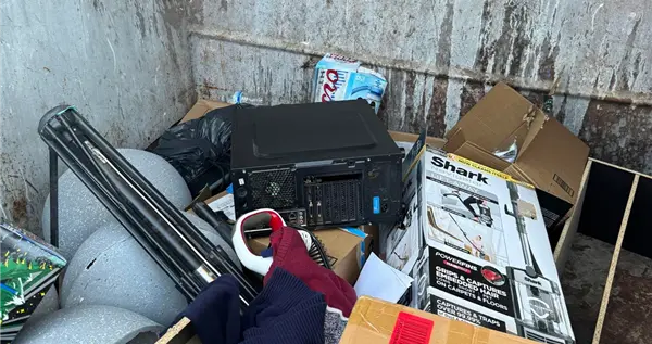 垃圾堆里捡到10年前配置主机！i5-6600+R9 380：清理后竟还能用