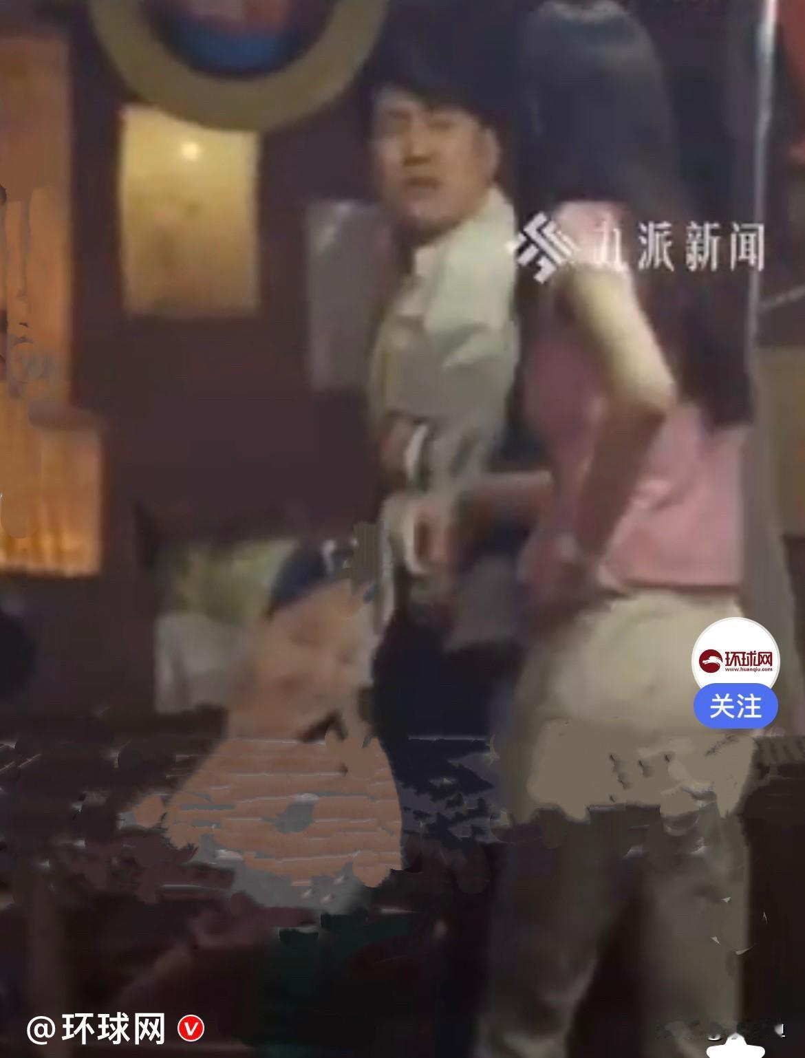 近日，安徽黄山歙县，一女子真是让人大开眼界……
      该女子在饭店喝得烂醉