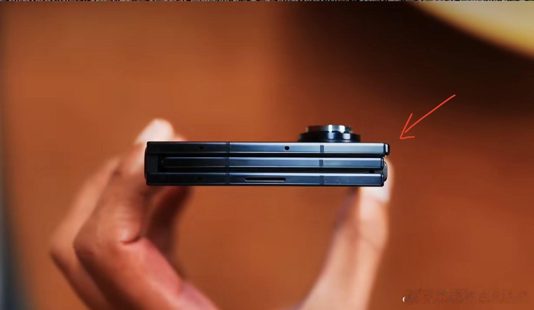 不懂就问...为啥三星这个三折叠，会多出来一节