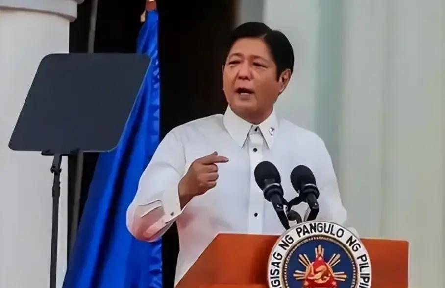 自从中国停止进口菲律宾香蕉，菲律宾香蕉协会的负责人愤怒地表示：“中国断了30万蕉