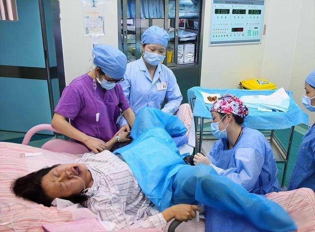 比房价更可怕！生育率断崖式下跌，中国式困境如何破局？


印度人口超过中国这件事